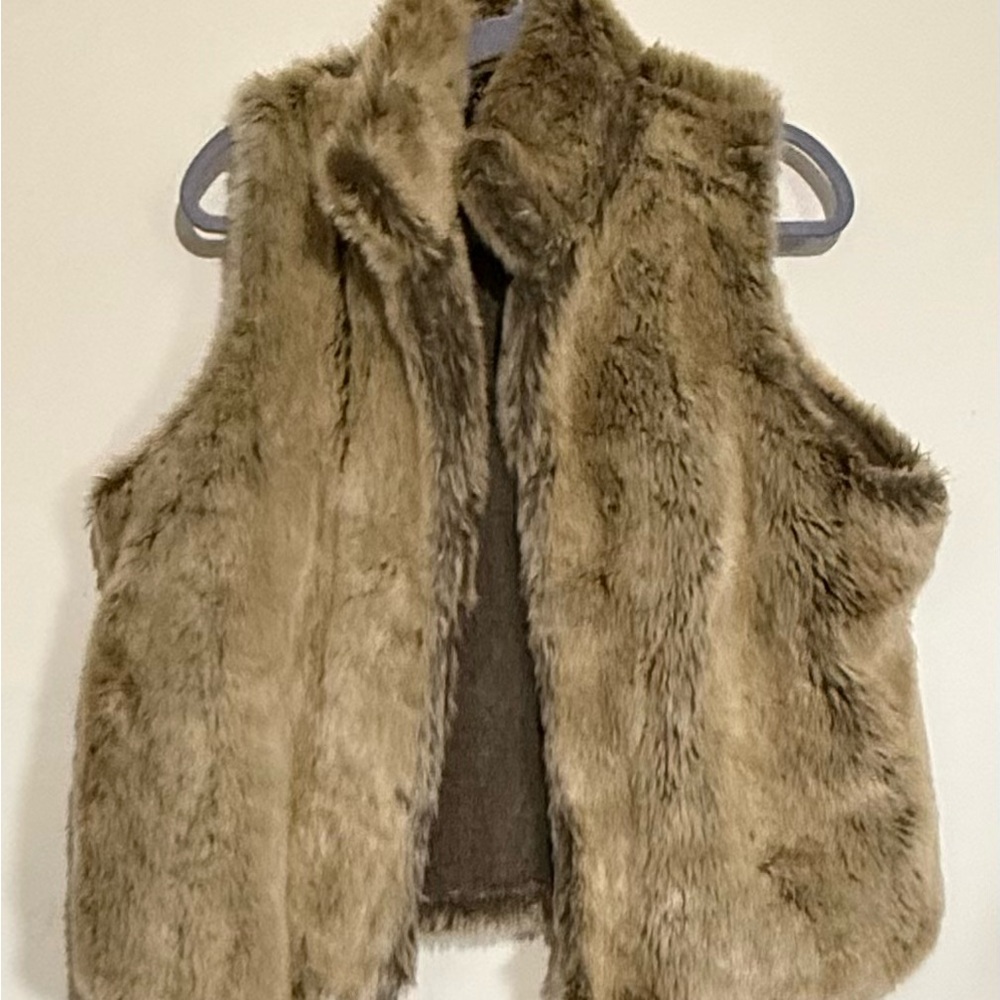 Parkhurst Faux Fur Vest in Light Brown